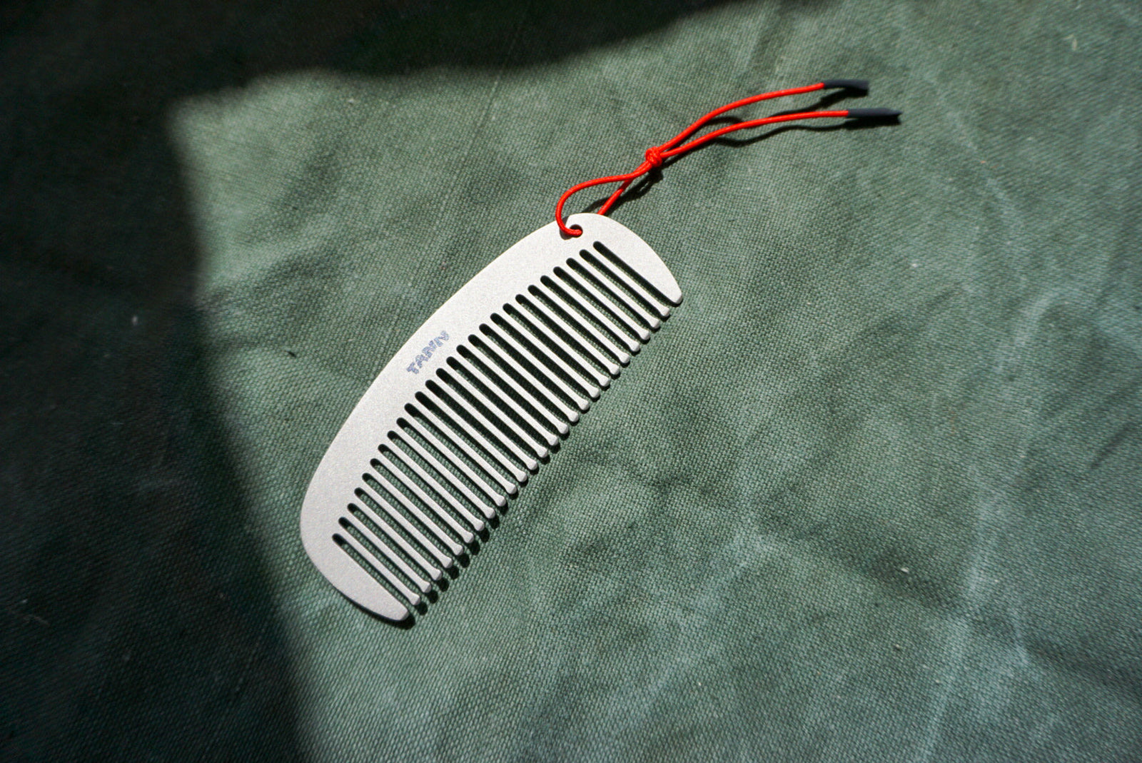 Special: Apron GR01 & Titanium Comb GR04