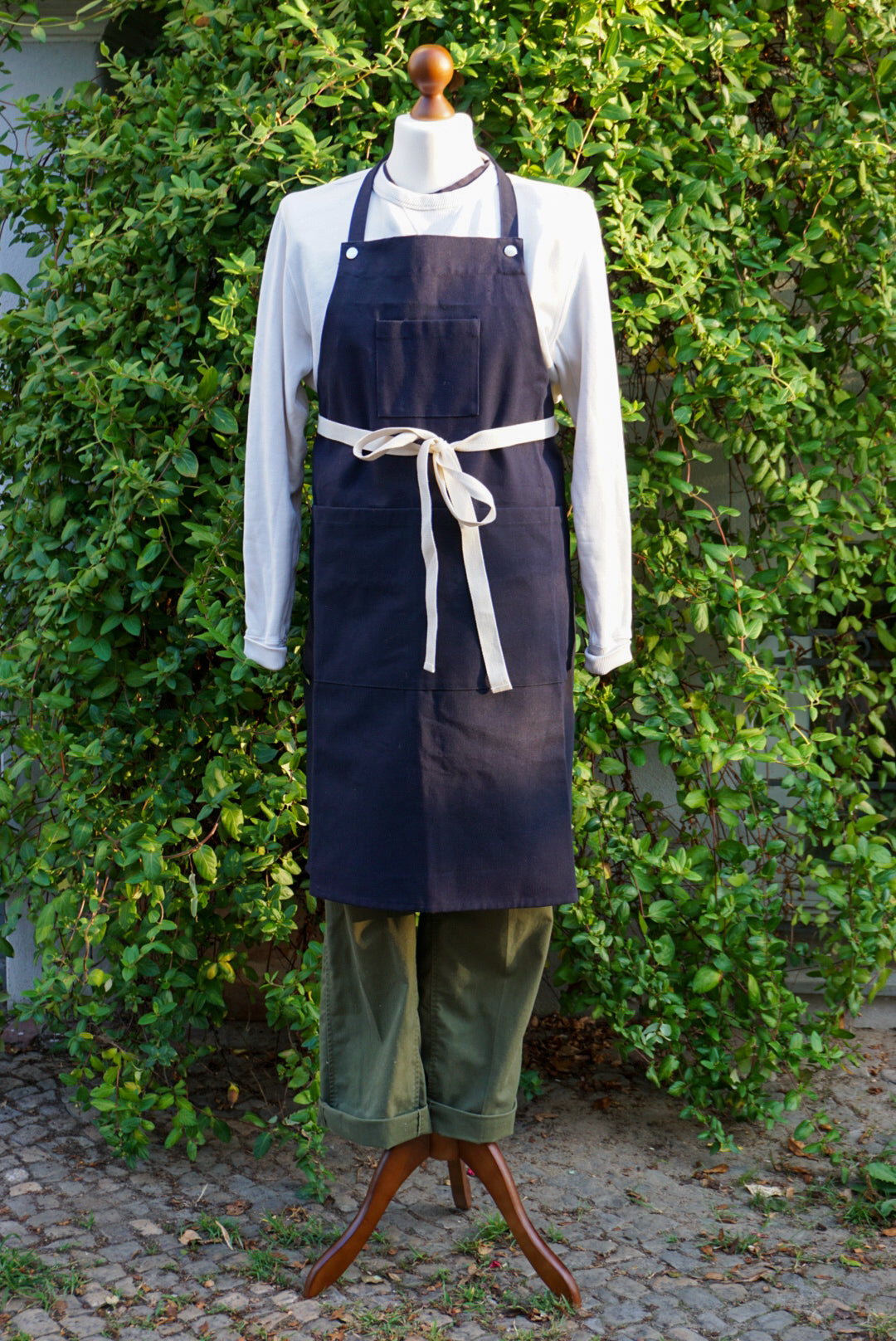 Special: Apron GR01 & Titanium Comb GR04